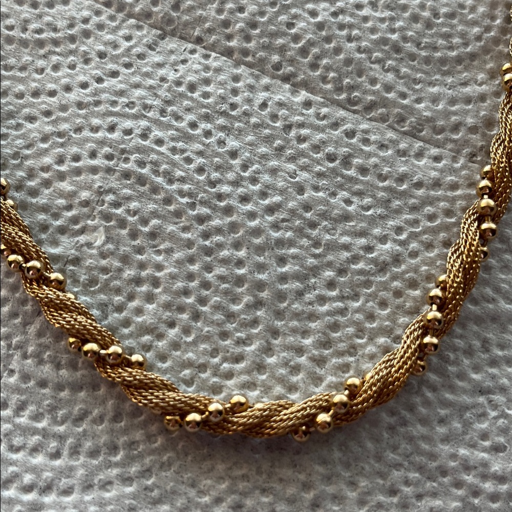 🤍🎀🩷🌸VINTAGE AVON  Goldtone Braided Necklace - Picture 3 of 3